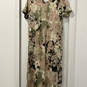 Elegant Floral Maxi Dress in Green and Tan